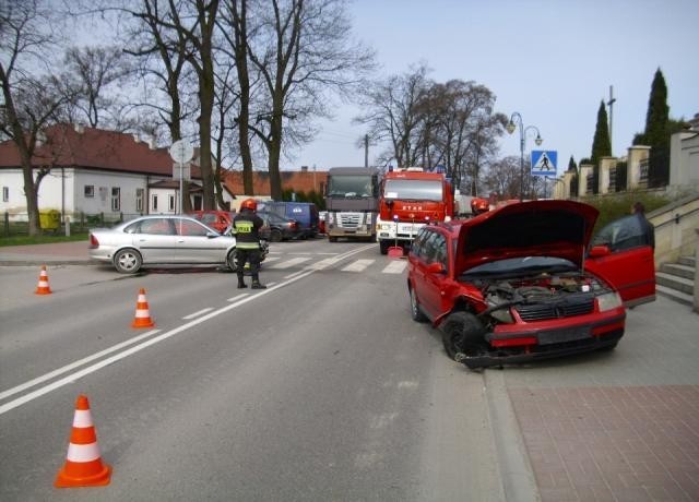 Wypadek w Jędrzejowie. Zderzyły się samochody [zdjęcia]