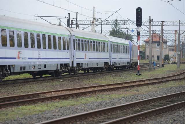 01.10.2014. zbaszynek kolej pkp pociag stacja dworzec kolejowy lokomotywa intercity inter city wagon wagony ic fot. mariusz kapala / gazeta lubuska