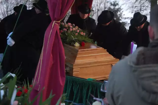 Zdjęcia z pogrzebu znajdziesz TUTAJ