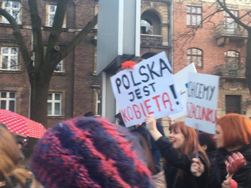 „Moje ciało, mój wybór” - kobiety wyszły na ulicę Krakowa