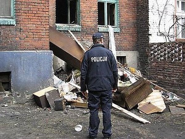 Pożar w Siemianowicach Śląskich w kamienicy przy ul. Waryńskiego 9. Trzy osoby zginęły