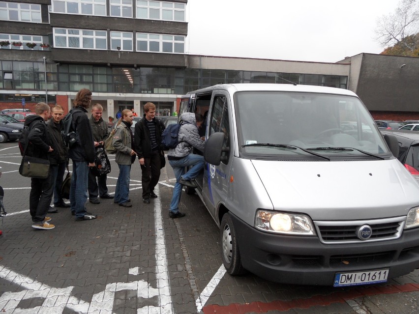 Bezpłatny autobus wozi studentów Politechniki Śląskiej do pracy w Nowych Gliwicach [ZOBACZ ZDJĘCIA]