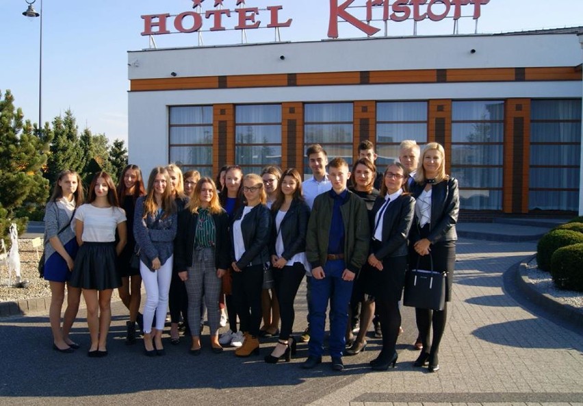 EDUKACJA: Młodzież została doceniona w ramach projektu Erasmus+ "Zawodowcy Południowej Wielkopolski otwarci na standardy europejskie" [FOTO]