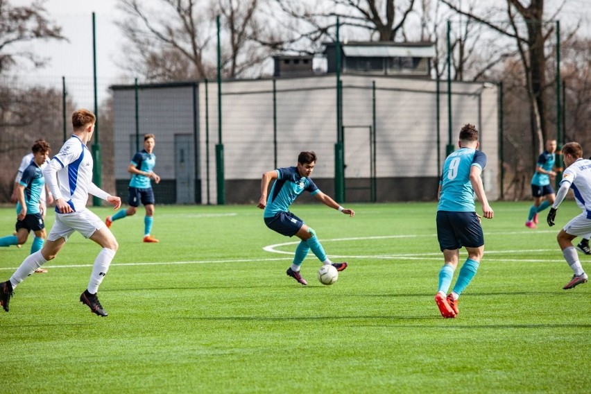 Mecz Centralnej Ligi Juniorów U-18 Hutnik Kraków - UKS SMS...