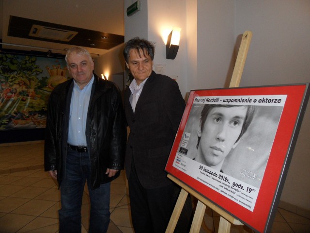 Brat aktora - Stanisław Nardelli - i jego siostrzeniec, Tomasz Kućma w MOK-u na przeglądzie filmów artysty z okazji 40. rocznicy jego śmierci.