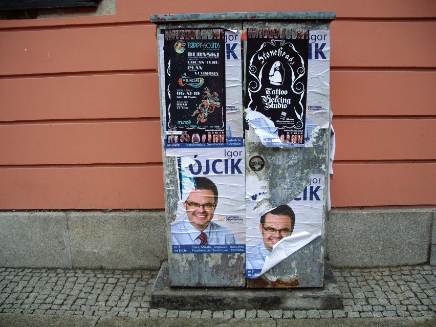 Chcą zadbać o Wrocław, ale go szpecą plakatami
