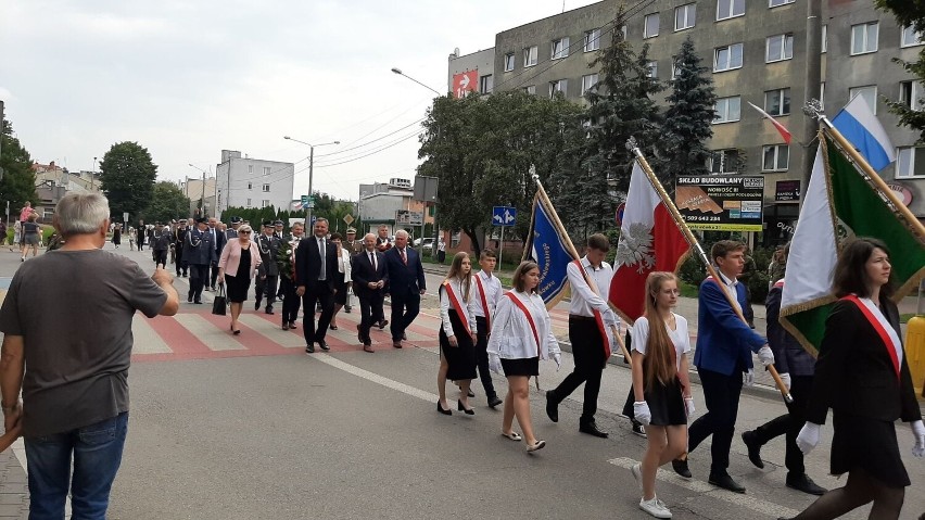 Święto Wojska Polskiego w Grójcu. Odbył się uroczysty apel i złożenie kwiatów. Zobacz zdjęcia 