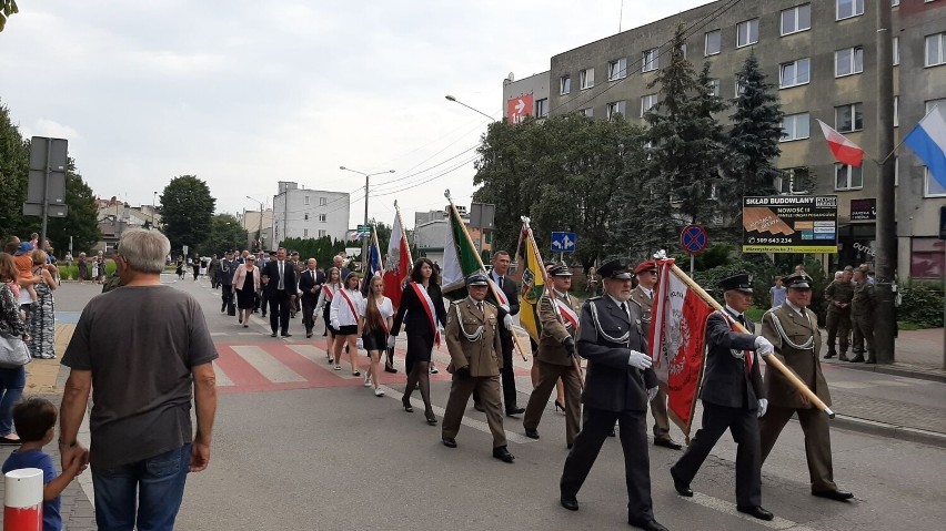 Święto Wojska Polskiego w Grójcu. Odbył się uroczysty apel i złożenie kwiatów. Zobacz zdjęcia 