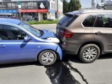 Nowy Sącz wypadek. Na ul. Krakowskiej zderzyły się trzy auta. W jednym z pojazdów podróżowało dziecko