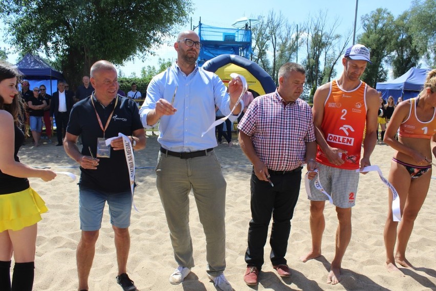 Zbąszyń. Uroczyste otwarcie "Szatni na medal", przy boiskach plażowych w Łazienkach