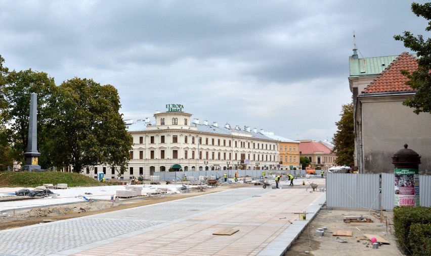 Krakowskie Przedmieście ma już chodnik [ZDJĘCIA]