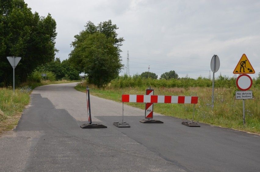 Mieszkańcy Nielubi mają kłopot z dojazdem do Głogowa. Najpierw zamkięto DK 12, a potem powiatową drogę do Żukowic