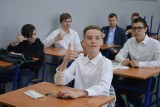 Egzamin ósmoklasisty. Tak było dziś w Zespole Przedszkolno-Szkolnym nr 9 w Bełchatowie, 25.05.2021