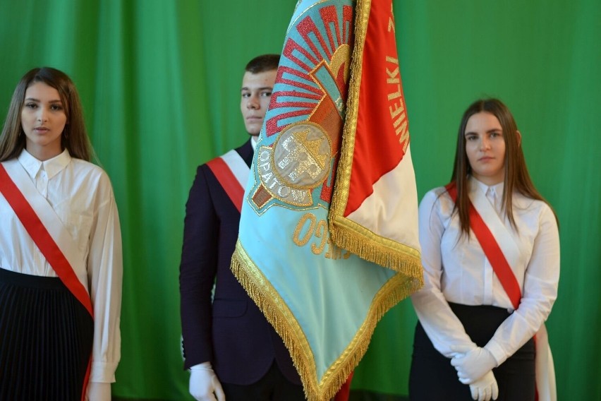 Zakończenie roku szkolnego w "Bartoszu" w Opatowie. Wzruszające pożegnanie nauczycielki. Zobacz zdjęcia