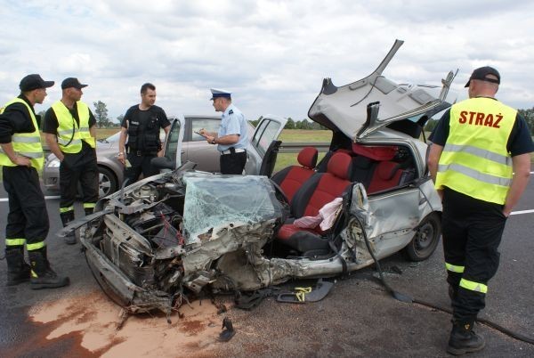 30 maja br. po 15.00 na obwodnicy Nowej Soli, na wysokości wsi Konradowo, zderzyły się trzy samochody - tir i dwa osobowe.