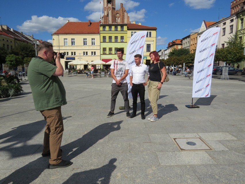 Lider Agrounii Michał Kołodziejczak na brodnickim rynku...