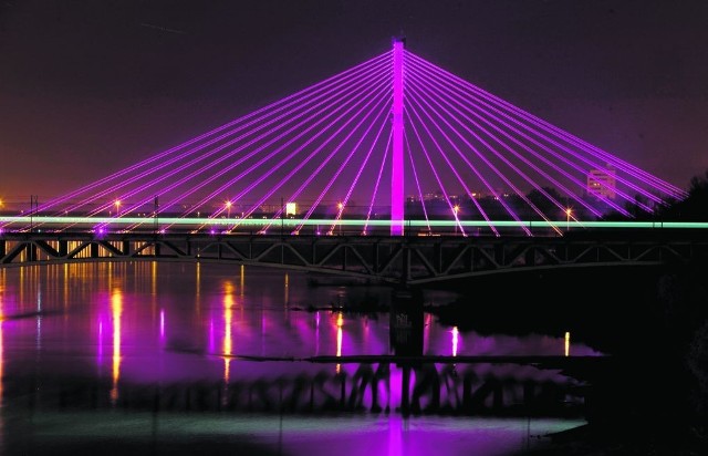 Podświetlenie mostu Świętokrzyskiego w 2010 roku