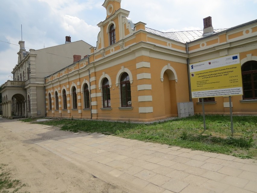 Dworzec kolejowy w Aleksandrowie Kujawskim to XIX-wieczny...