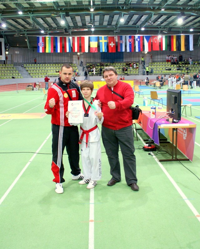 Z sukcesu syna Bartka zadowolony był ojciec i jednocześnie prezes klubu UKS Taekwondo Grzegorz Stephan