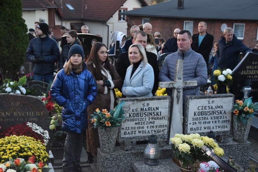 Procesji na cmentarz przewodniczył ks. proboszcz Tomasz...