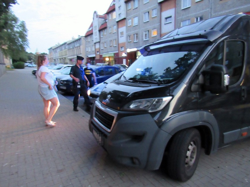 Stargard. Kierował ciężarówką iveco z 3 promilami alkoholu. Uszkodził busa, ławkę, drogowe słupki. Czarna niedziela na stargardzkich drogach