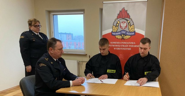 Kolejni strażacy rozpoczęli służbę w szeregach Komendy Powiatowej Państwowej Straży Pożarnej w Krotoszynie