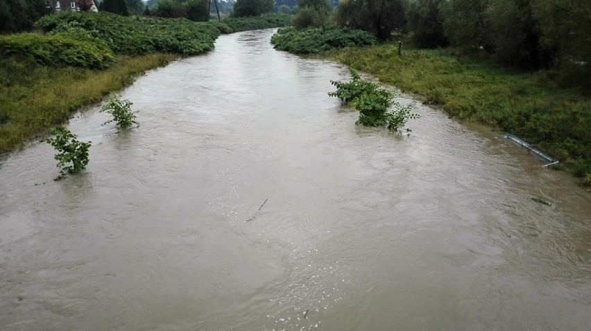 Alarm przeciwpowodziowy w Czechowicach-Dziedzicach, pogotowie w Bielsku-Białej