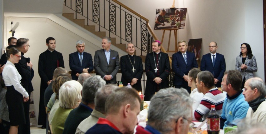 Wigilijne spotkanie Arcybiskupa z bezdomnymi