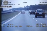 S3. Z prędkością 188 km/h jechał na... pogrzeb. Do tego rozmawiał przez telefon [ZDJĘCIA]