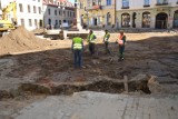 Tarnów. Archeologiczna zagadka wstrzymała remont placu Kazimierza