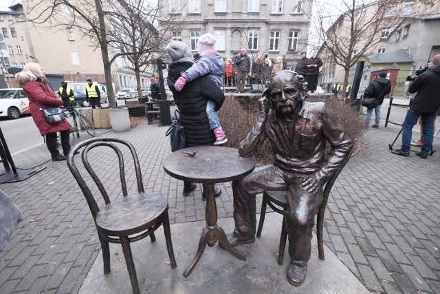 Skwer, na którym stoi pomnik poznańskiego satyryka, otrzyma jego imię.