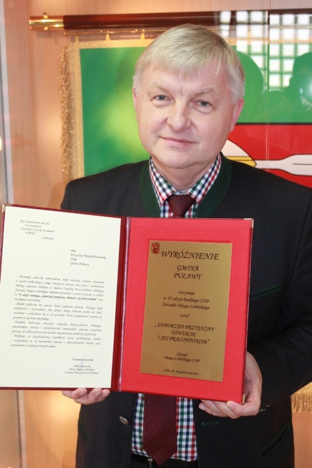 Nagrodę w imieniu gminy Puławy odebrał jej wójt Krzysztof Brzeziński