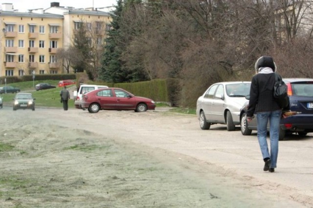 Mieszkańcy mają dość chodników i trawników pełnych psich ...