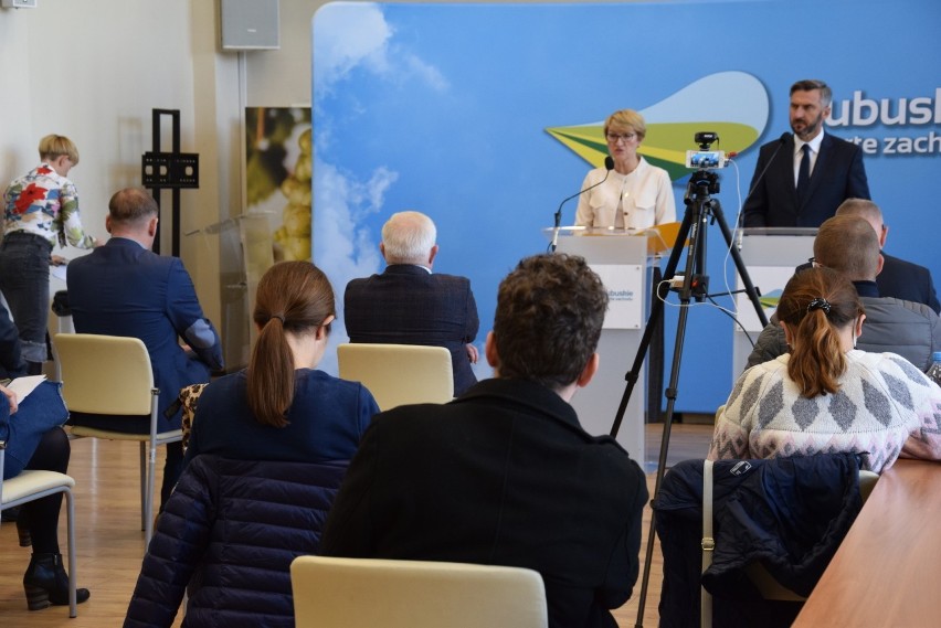 Na zdjęciu: Elżbieta Anna Polak, Waldemar Sługocki.