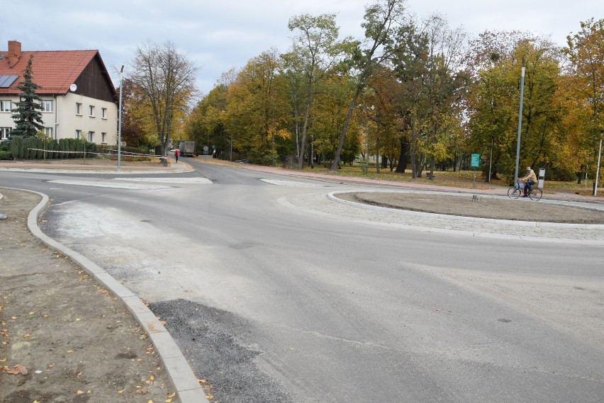 Pleszew. Nowe rondo już prawie gotowe [ZDJĘCIA]