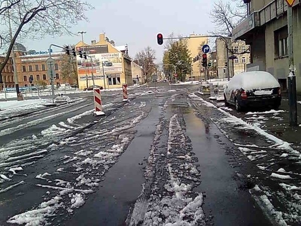 Odcinek od al. Mickiewicza do ul. Radwańskiej nie jest jeszcze gotowy.