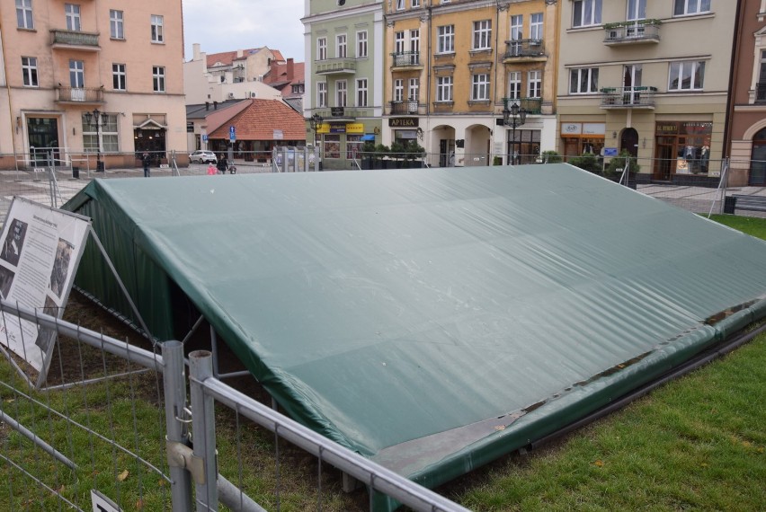 Główny Rynek w Kaliszu. Dość tańców wokół dziurelli