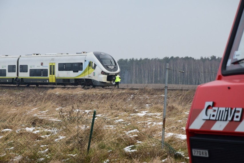 Szynobus ze Zbąszynka stał za przejazdem.