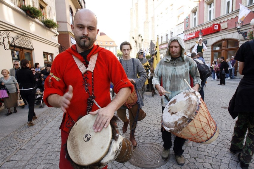 Legnicki rynek po rewitalizacji ma już jedenaście lat, zobaczcie zdjęcia