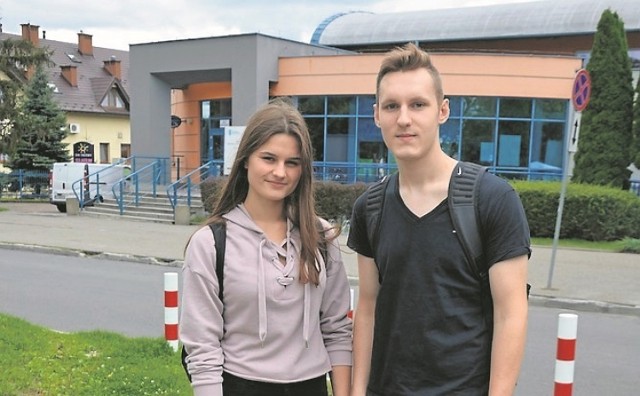 Aneta Bradło i Krzysztof Pluciński uważają, że darmowe wejściówki zachęciłyby młodych ludzi do odwiedzania parku wodnego