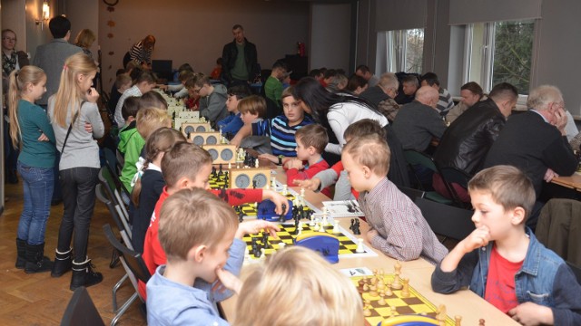 Festiwal szachowy w Szamotułach rozpoczął się w niedzielny poranek w Szamotulskim Ośrodku Kultury