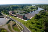 PGE wciąż inwestuje w elektrownię wodną w Dychowie koło Bobrowic. Na dachu zainstalowane zostaną panele fotowoltaiczne