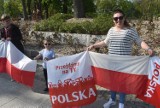 Tworzyli żywą flagę na promenadzie w Krośnie Odrzańskim. Udało się pobić rekord?