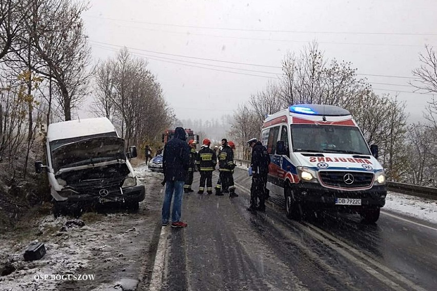 Bus zjechał do rowu na odcinku drogi wojewódzkiej nr 367,...