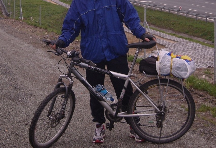 Na ul. Kamiennej we Wrocławiu skradziono rower Kross Hexagon V2. Pomóż go znaleźć!