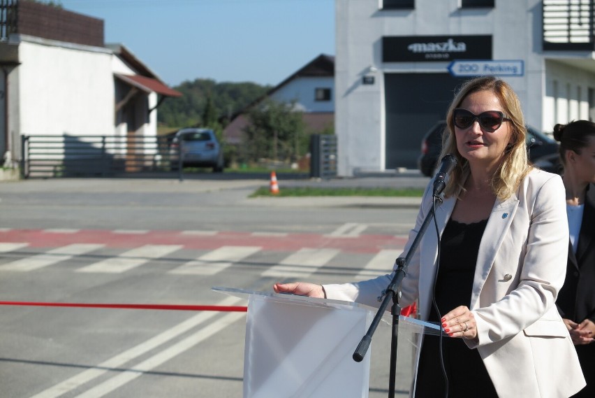Nowa droga jest połączona z rondem Politechniki Opolskiej.