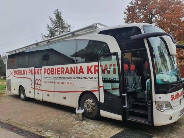 Autobus RCKiK zaparkuje przed Domem Kultury w Zakrzewie
