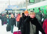 Tłumy turystów zmierzają do Zakopanego