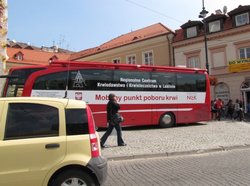 Mobilny punkt poboru krwi w Lublinie.