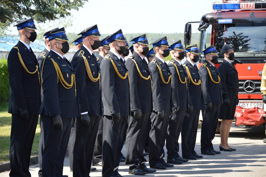 Powiatowe święto strażaków w Bytowie. Były odznaczenia, awanse i nowiutki wóz bojowy